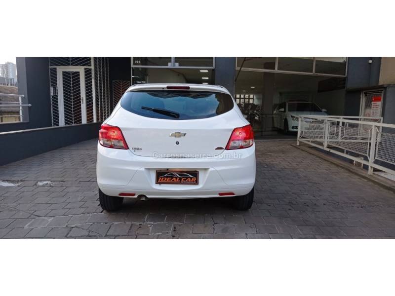 CHEVROLET - ONIX - 2018/2018 - Branca - R$ 51.800,00