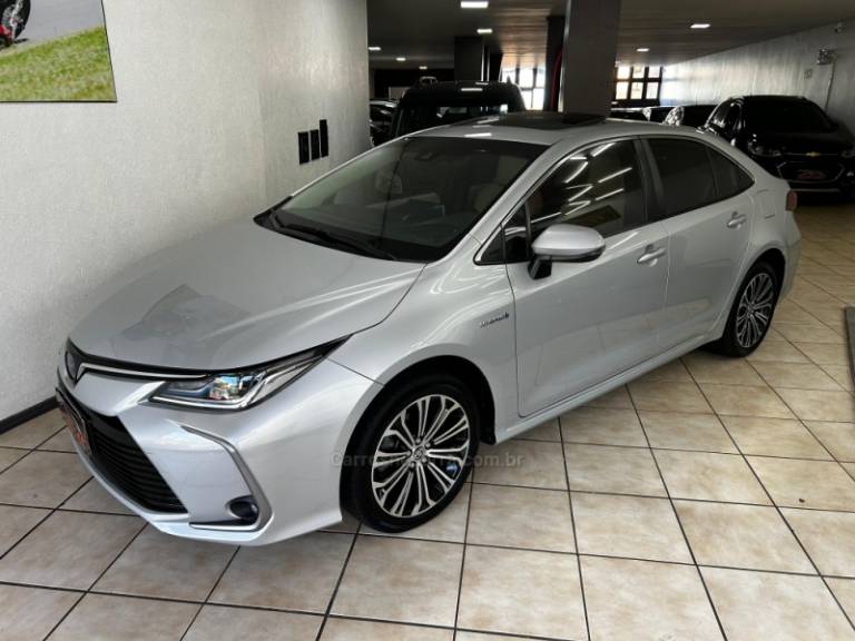 TOYOTA - COROLLA - 2019/2020 - Prata - R$ 131.900,00