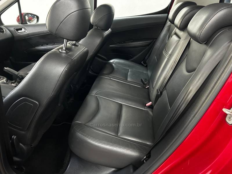 PEUGEOT - 308 - 2013/2014 - Vermelha - R$ 43.900,00