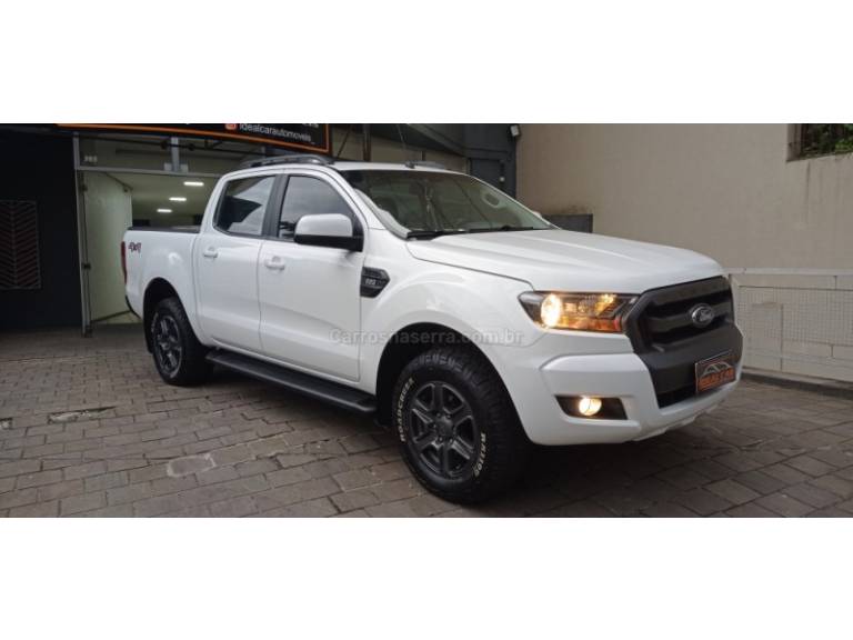 FORD - RANGER - 2017/2017 - Branca - R$ 127.900,00