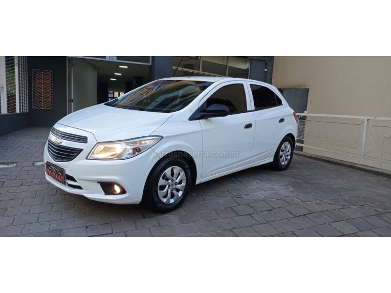 CHEVROLET - ONIX - 2018/2018 - Branca - R$ 51.800,00