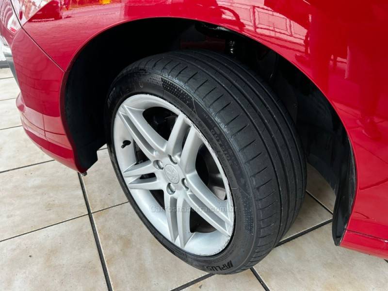 PEUGEOT - 308 - 2013/2014 - Vermelha - R$ 43.900,00