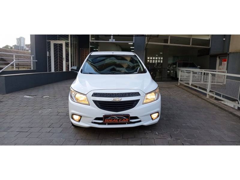 CHEVROLET - ONIX - 2018/2018 - Branca - R$ 51.800,00