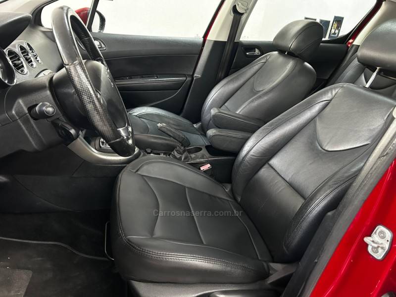 PEUGEOT - 308 - 2013/2014 - Vermelha - R$ 43.900,00