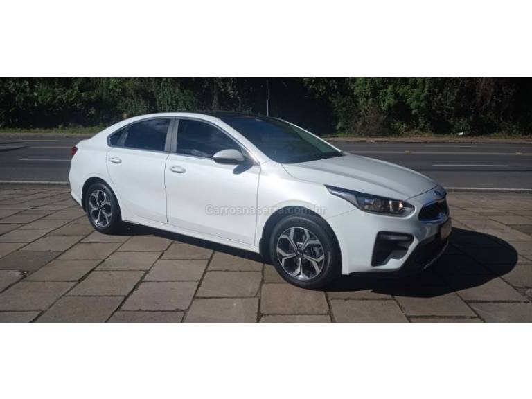 KIA MOTORS - CERATO - 2021/2022 - Branca - R$ 104.900,00