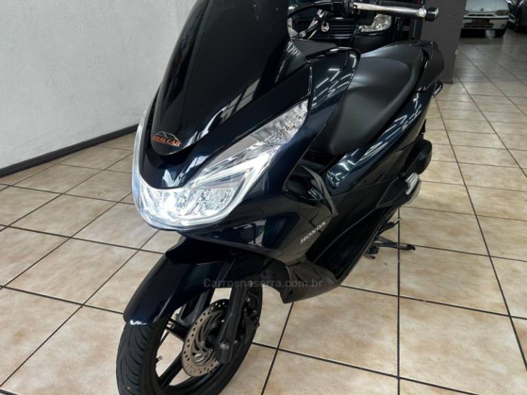 HONDA - PCX - 2018/2018 - Azul - R$ 15.900,00