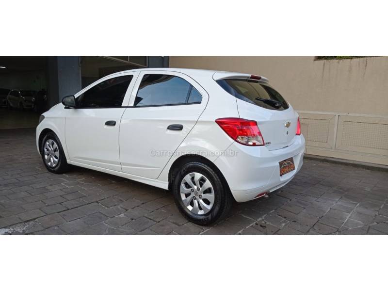 CHEVROLET - ONIX - 2018/2018 - Branca - R$ 51.800,00