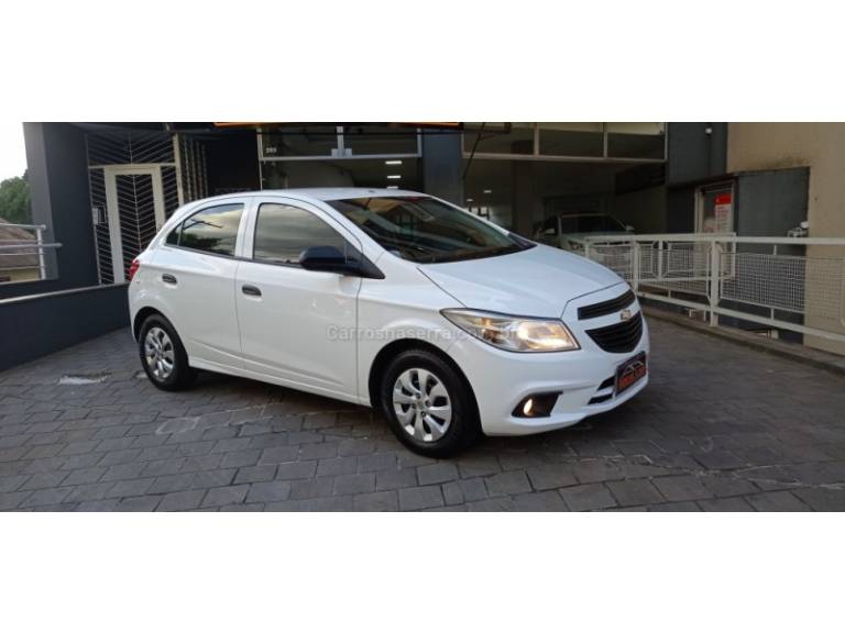 CHEVROLET - ONIX - 2018/2018 - Branca - R$ 51.800,00