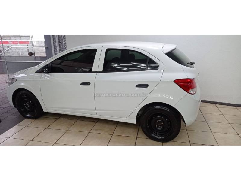 CHEVROLET - ONIX - 2018/2018 - Branca - R$ 51.800,00